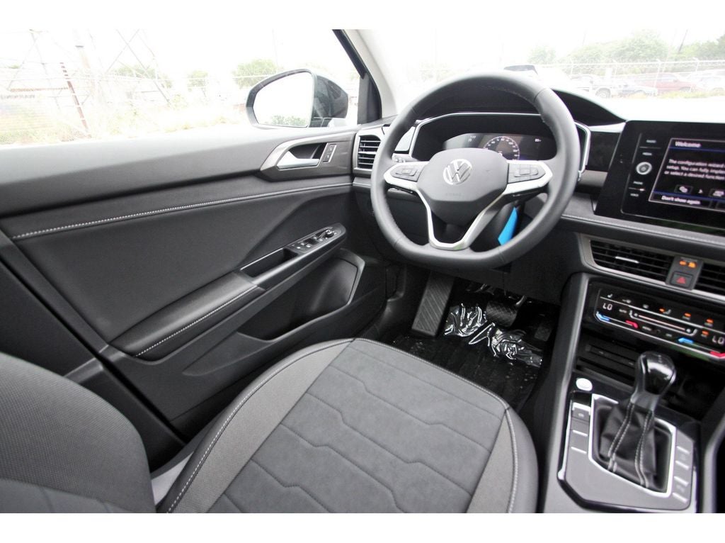 2026 Volkswagen Taos 1.5T SE Black