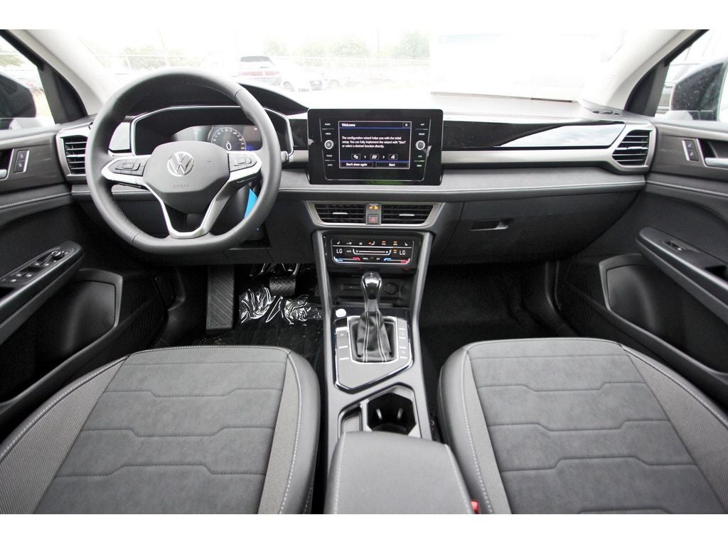 2026 Volkswagen Taos 1.5T SE Black