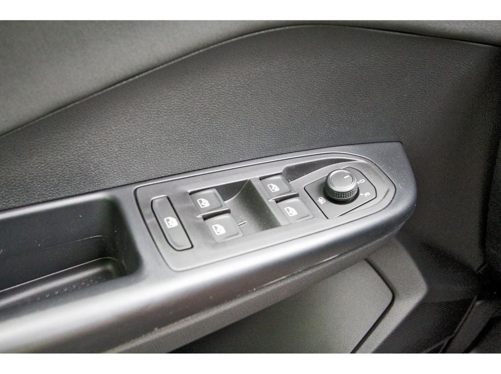 2026 Volkswagen Taos 1.5T SE Black