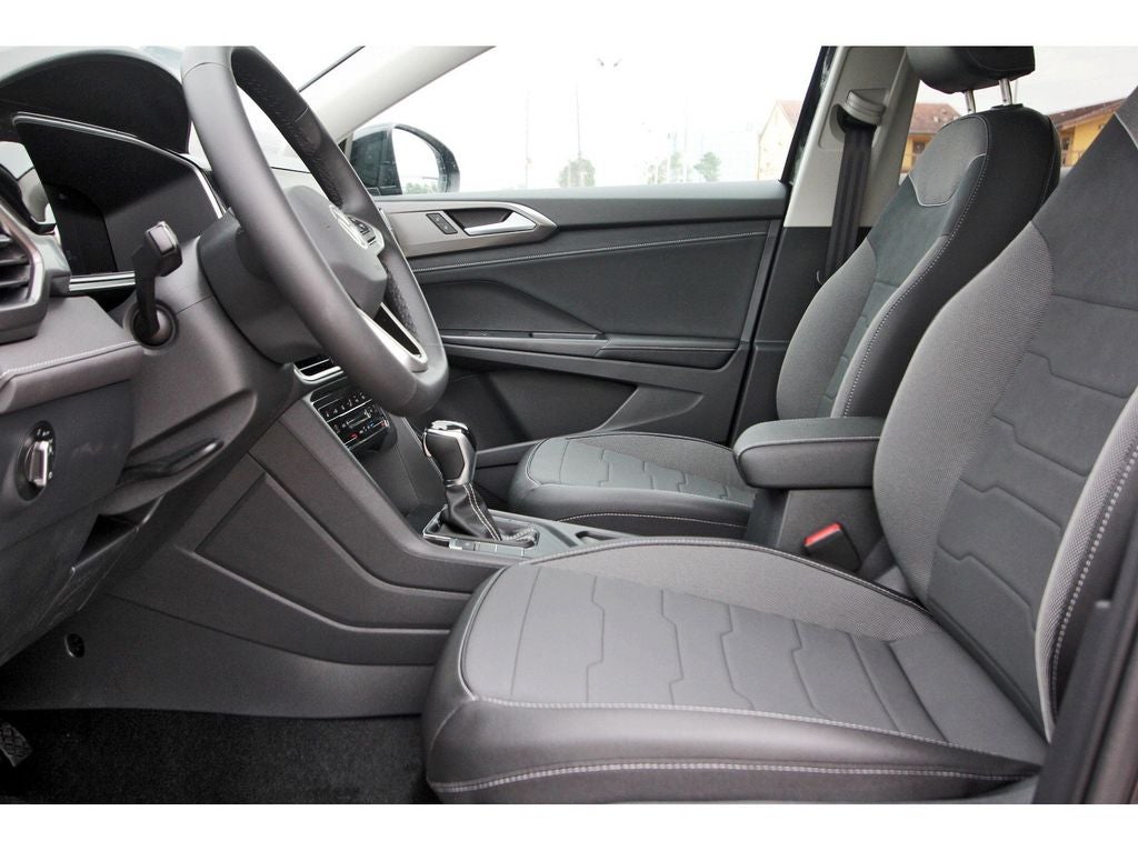 2026 Volkswagen Taos 1.5T SE Black