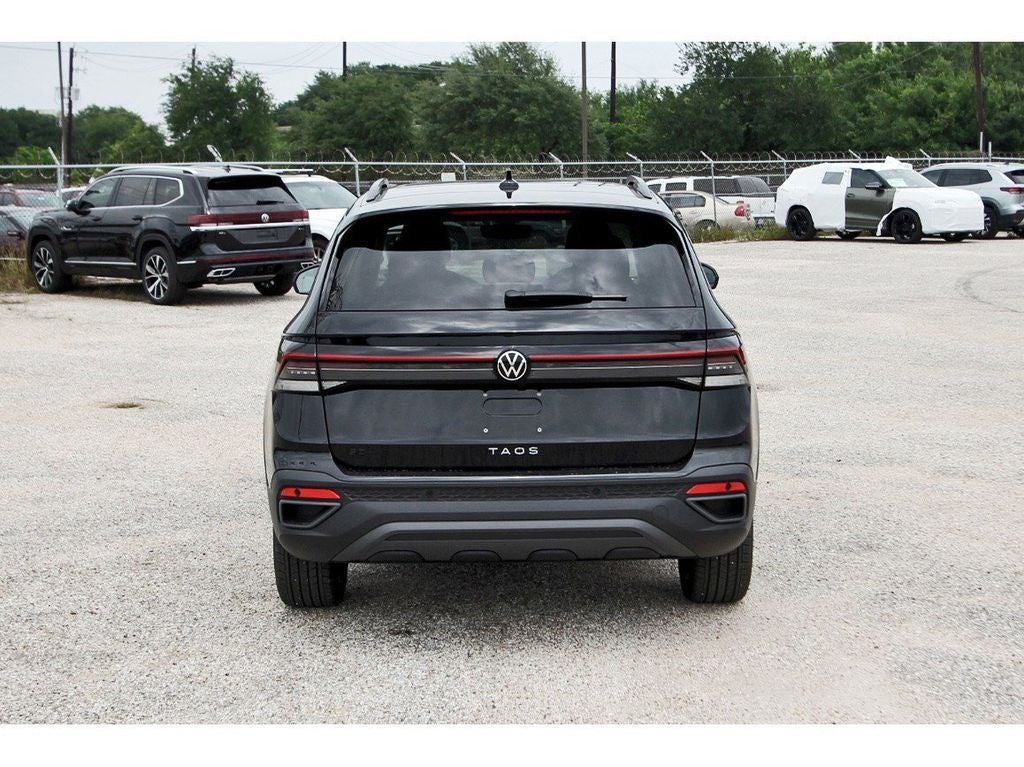 2026 Volkswagen Taos 1.5T SE Black