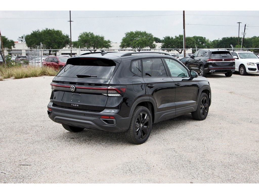 2026 Volkswagen Taos 1.5T SE Black