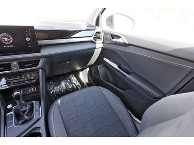 2026 Volkswagen Taos 1.5T SE Black