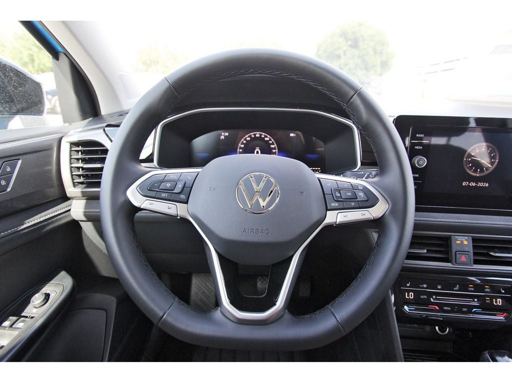 2026 Volkswagen Taos 1.5T SE Black