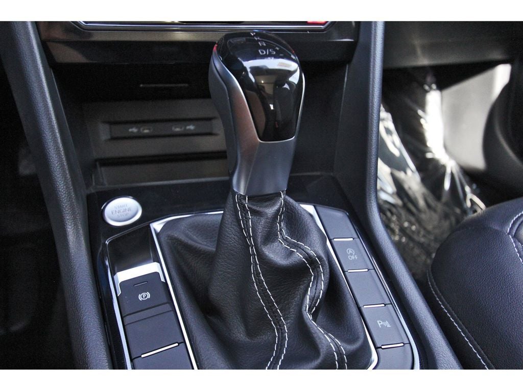 2026 Volkswagen Taos 1.5T SE Black