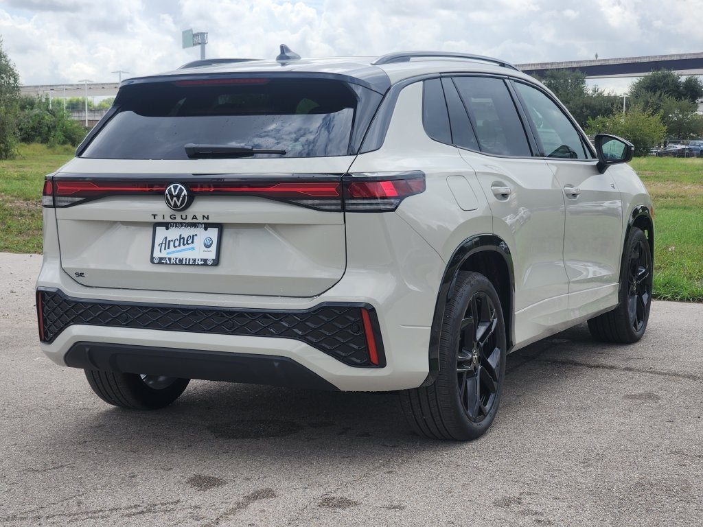 2026 Volkswagen Tiguan SE R-Line Black