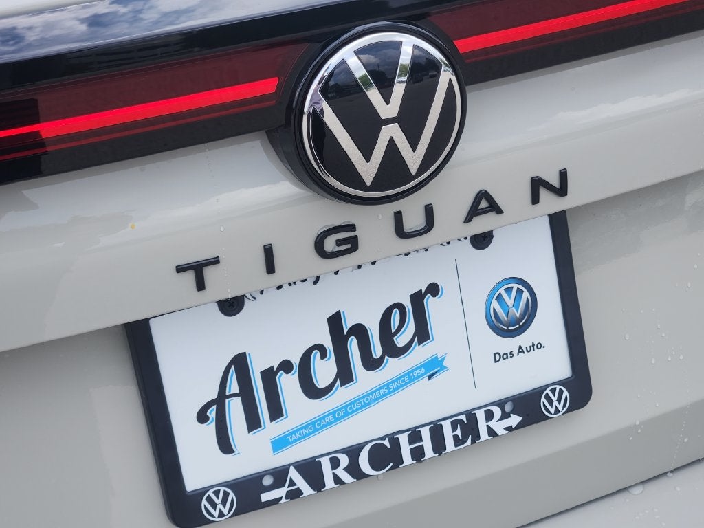 2026 Volkswagen Tiguan SE R-Line Black