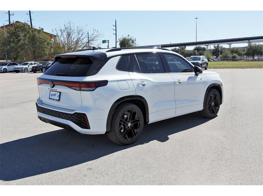 2026 Volkswagen Tiguan 2.0T SE R-Line Black