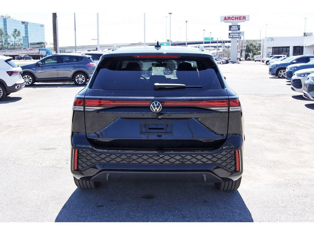 2026 Volkswagen Tiguan 2.0T SE R-Line Black