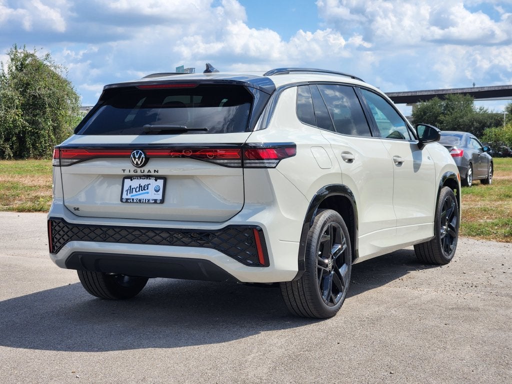 2026 Volkswagen Tiguan SE R-Line Black