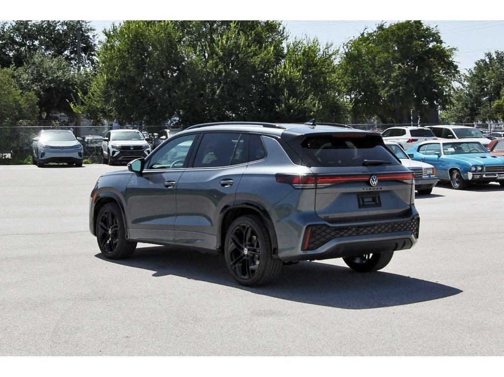 2026 Volkswagen Tiguan 2.0T SE R-Line Black