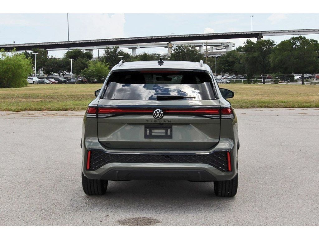 2026 Volkswagen Tiguan 2.0T SE R-Line Black