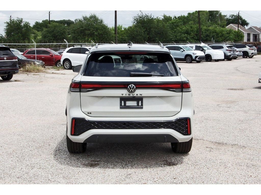 2026 Volkswagen Tiguan 2.0T SE R-Line Black
