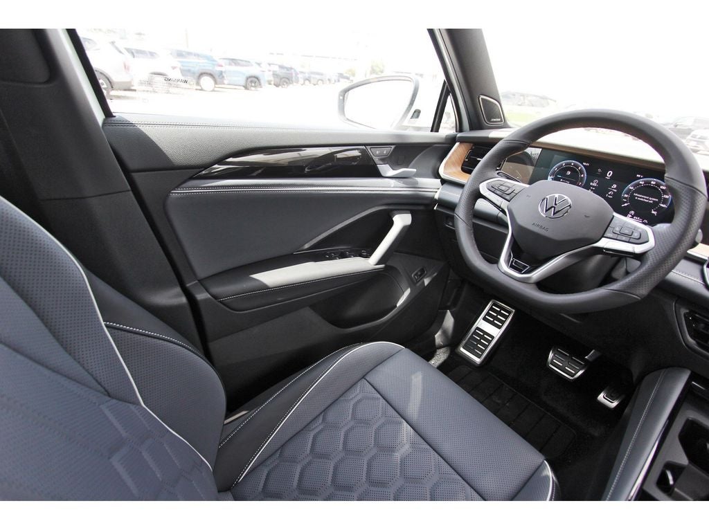 2026 Volkswagen Tiguan 2.0T SEL R-Line Turbo